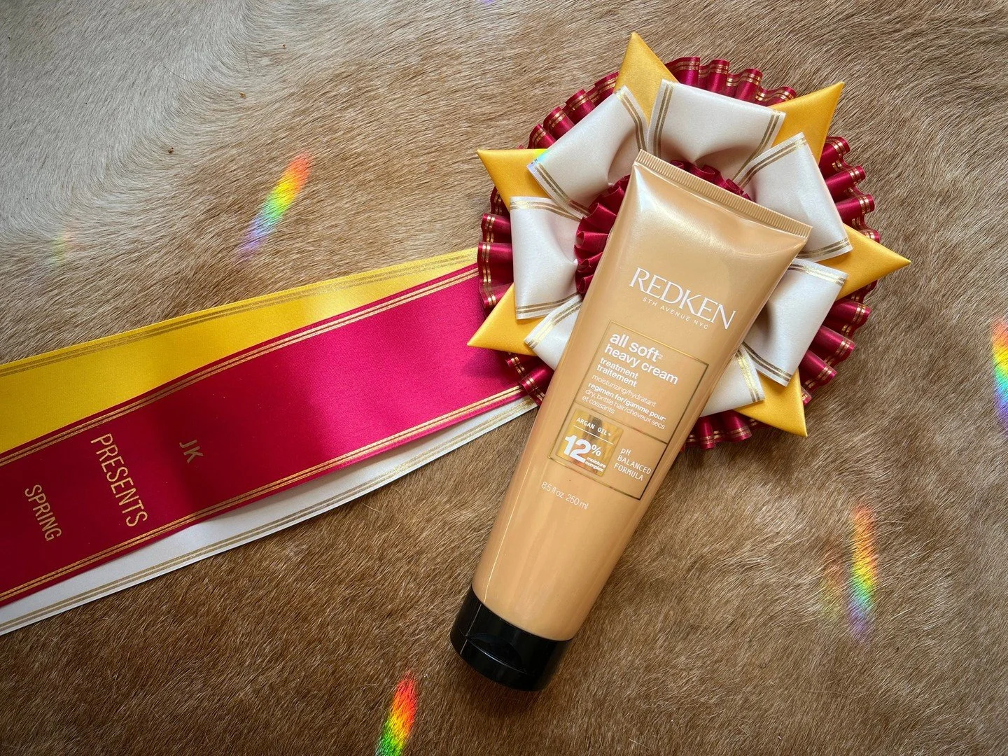 The Redken All Soft Heavy Cream deserves a standing ovation from every blonde, brunette, hot-tool addict, and stressed-out mom whose hair has been through it. ✨⁠
⁠
This stuff makes hair feel unbelievably soft without turning it heavy or greasy. It sm