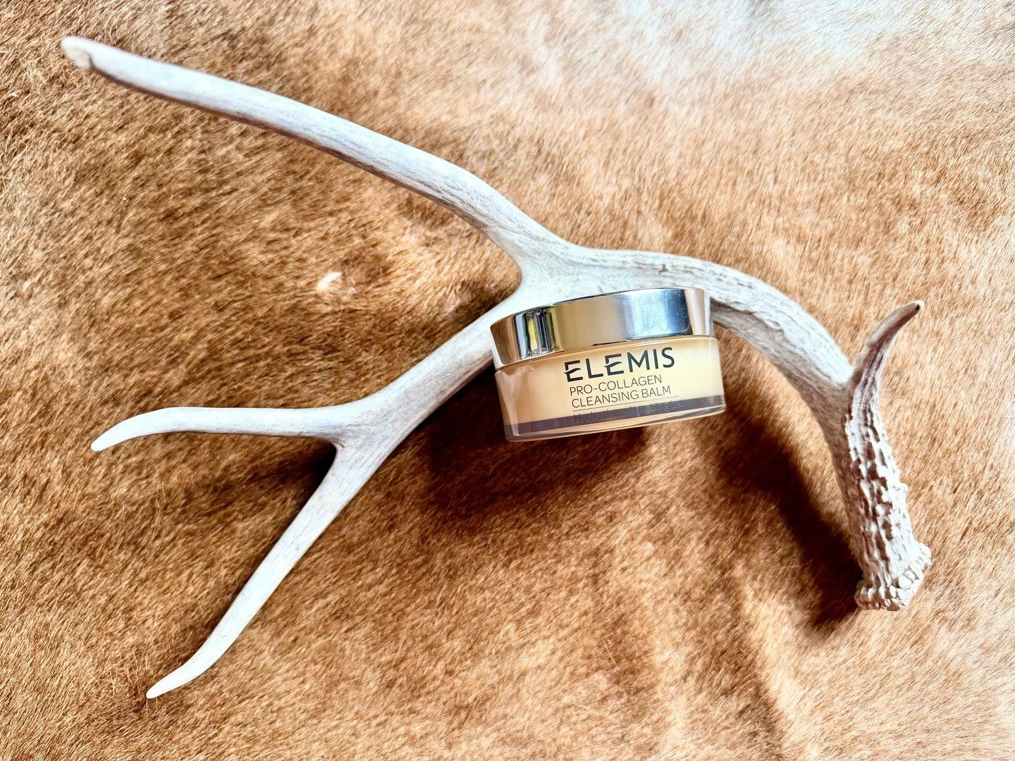 The Elemis Pro-Collagen Cleansing Balm is the skincare equivalent of someone gently telling you, &ldquo;You&rsquo;ve done enough for today.&rdquo; 🤍✨⁠
⁠
This is what I reach for on the nights when I am absolutely exhausted, standing in the bathroom 