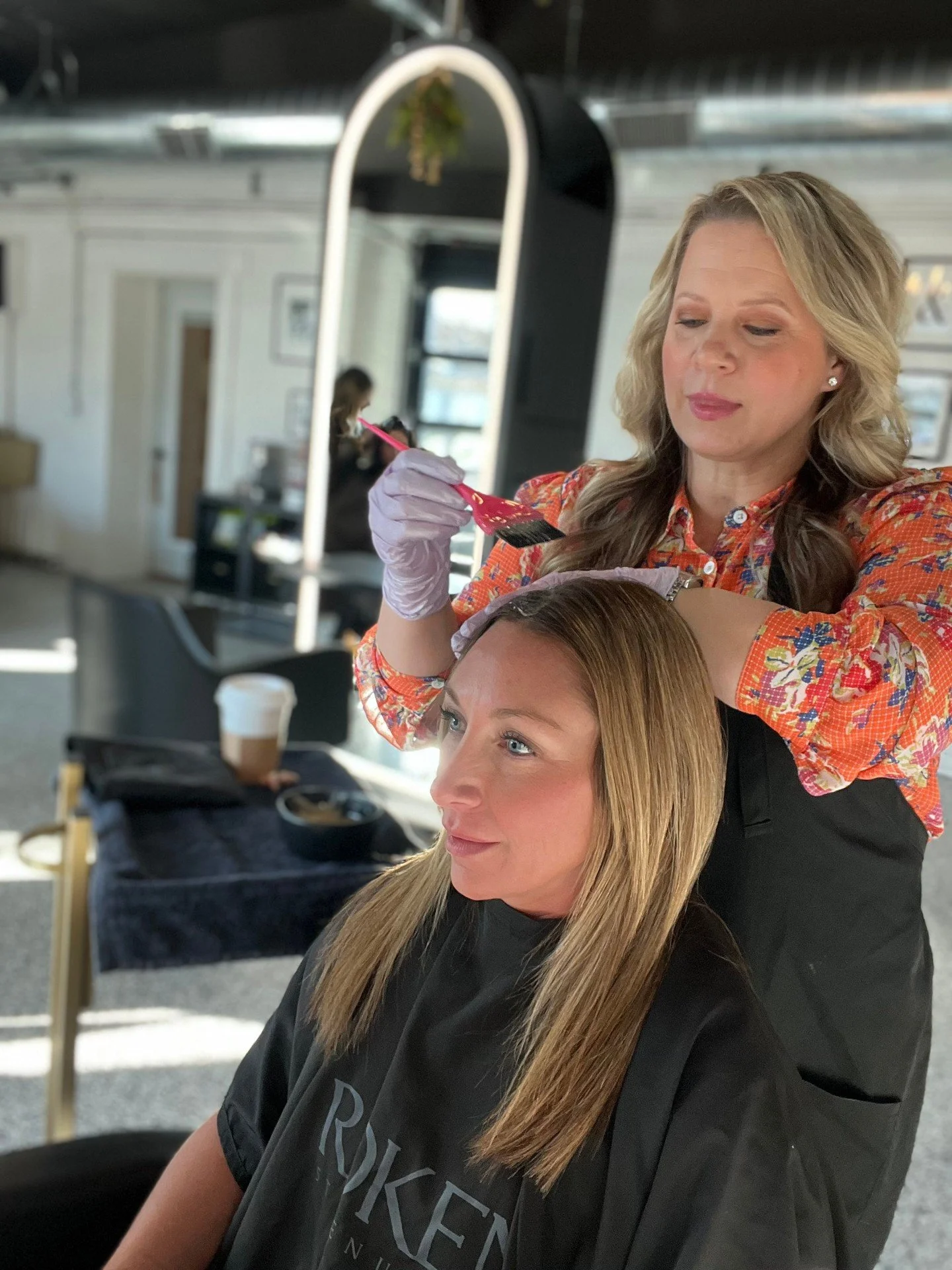 ✨ Gray Blending vs. Gray Coverage: Which One Is Right For You? ✨⁠
⁠
One of the questions I hear most often in my chair is:⁠
⁠
"Should I start blending my gray, or should I keep covering it?"⁠
⁠
The answer? It depends on YOU. 🤍⁠
⁠
There is 