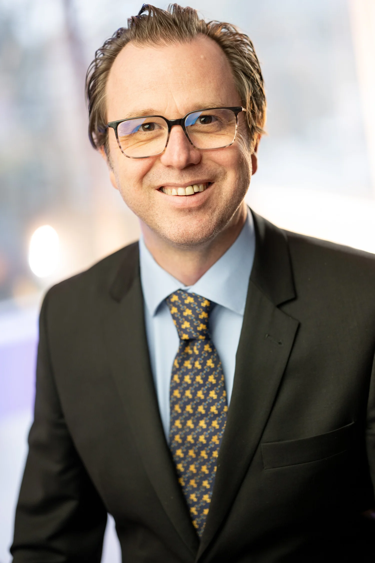 Stewart Elworthy at Lindsay Kenney LLP