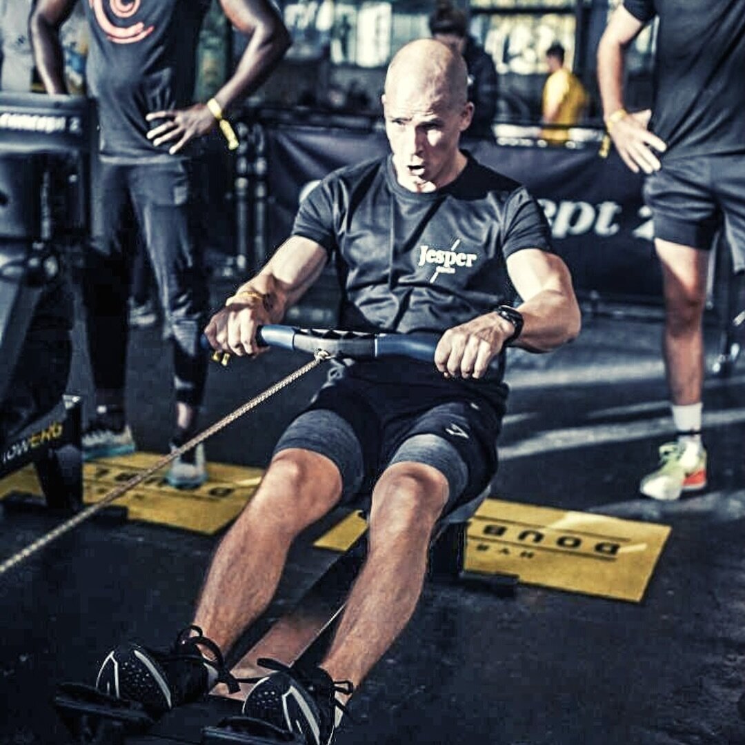 How to life long and healthy? 
- Build aerobic capacity using low and high intensities 🚣🚴🏼&zwj;♂️🏃🏼
- Maintain a healthy body composition through good nutrition 🫐🥬
- Build strength to keep moving 🏋🏼💪🏽