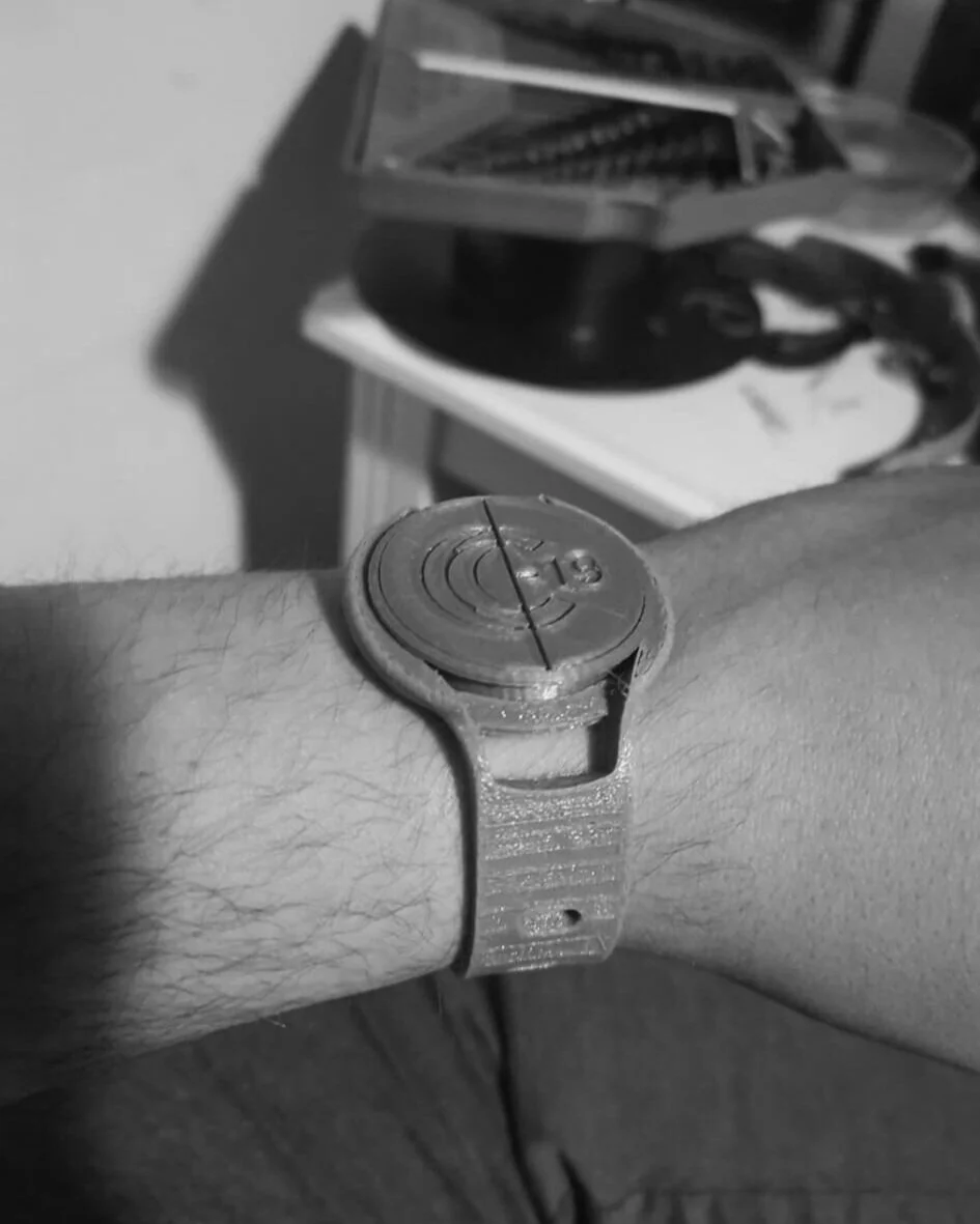 This was the development of the previous band. Once again the band worked to an extent but would require further development.
The body of the watch was going through alterations at the same time as the band. Creating an appropriate tong and groove e