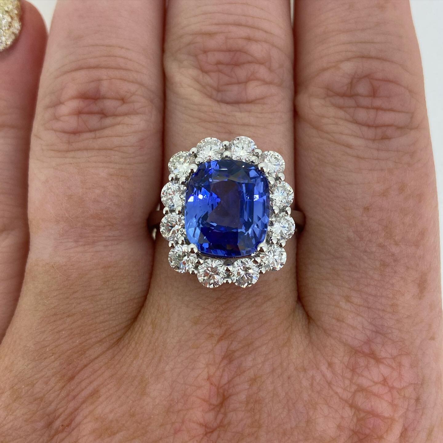 Stunning Sapphire Ring 😍 
 
5.72ct Sapphire &amp; 1.64ct Diamond

&pound;15,000