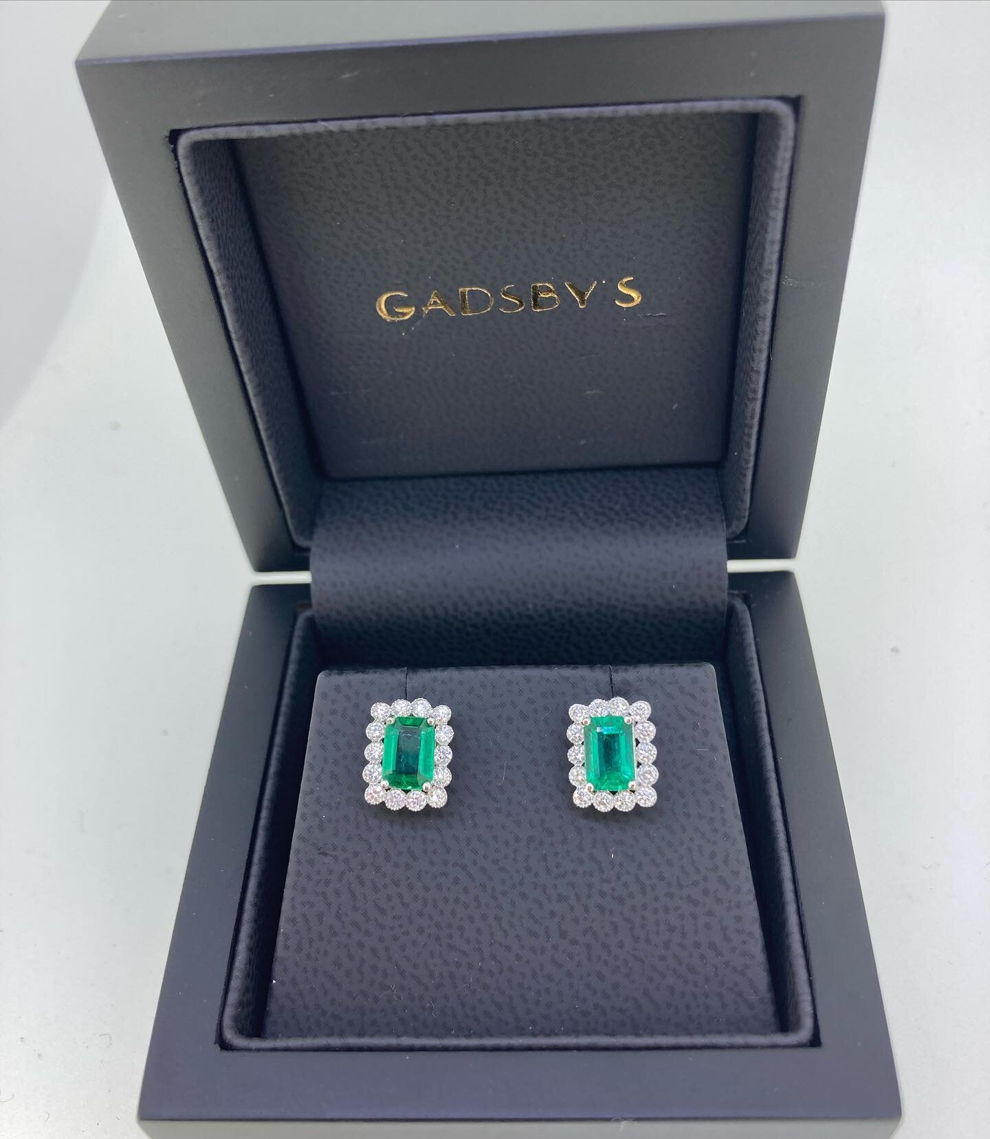 18ct Emerald 1.39ct and Diamond 0.50ct studs 💚