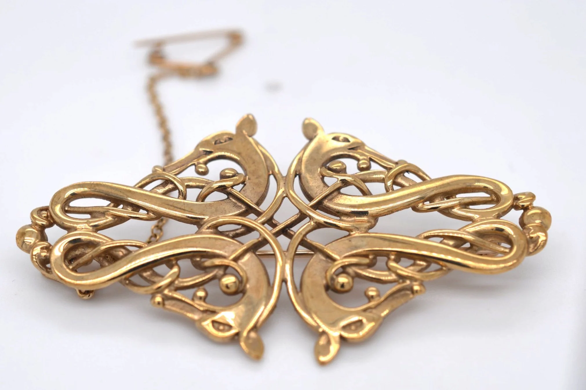 9ct Heavy Fancy Brooch £410 5J18