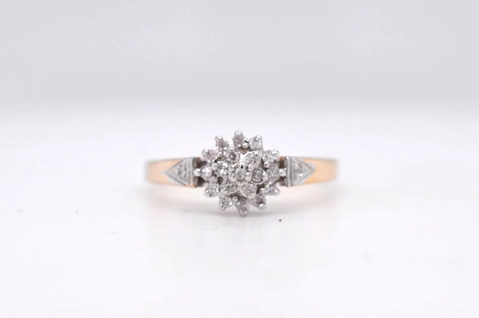 9ct Diamond Cluster Ring Price Band A (£0 - £250) CM23