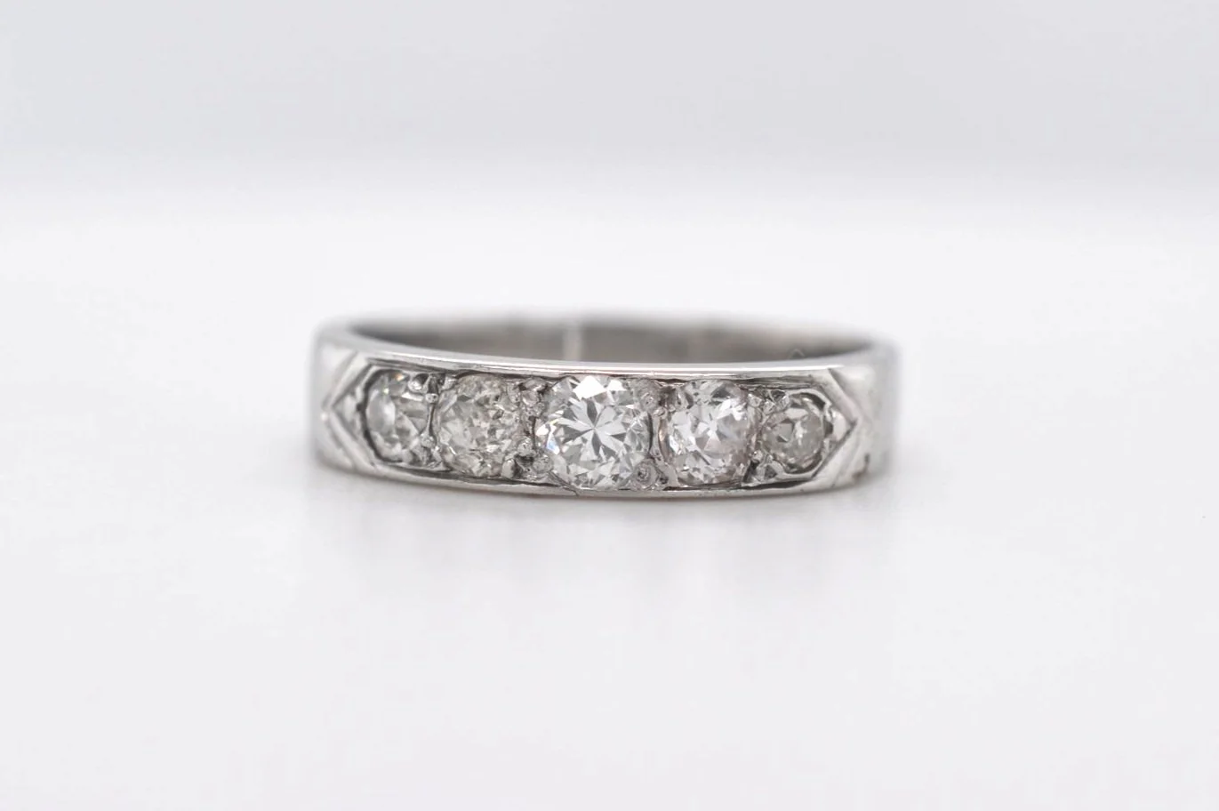 18ct Old Cut Diamond Eternity Ring Price Band C (£500 - £750) DS09