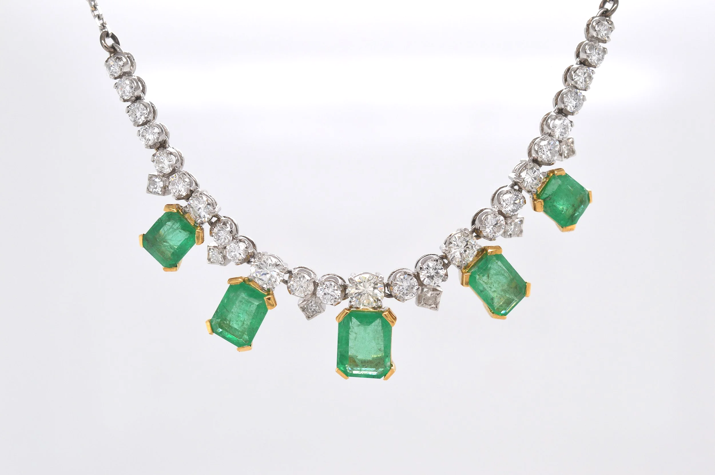 18ct Emerald & Diamond Necklace Price Band N (£4,500 - £5000+) EO02