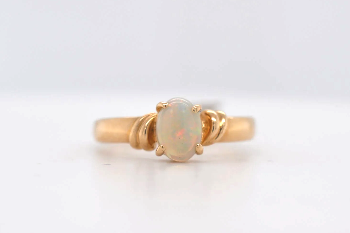 14ct Opal Ring Price Band C (£500 - £750) DW04