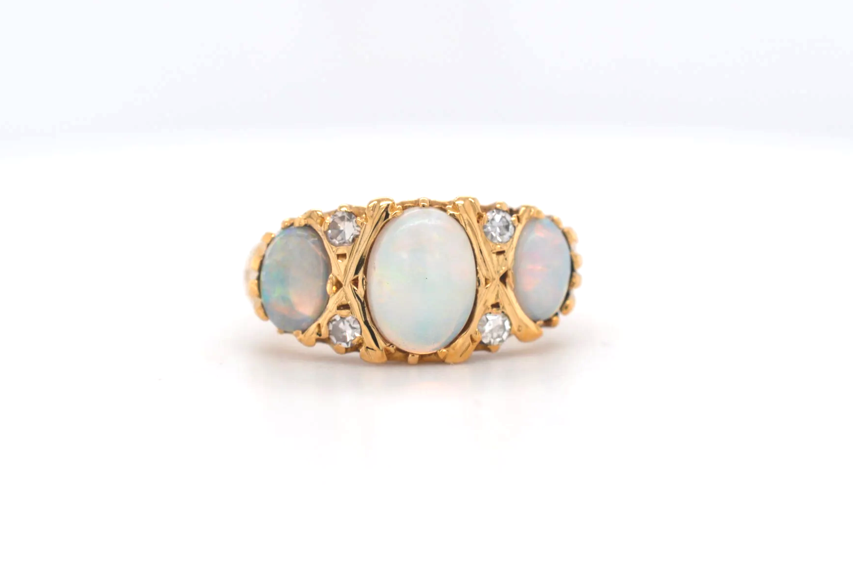 18ct Opal & Diamond Price Band E (£1,000 - £1,250) EL22