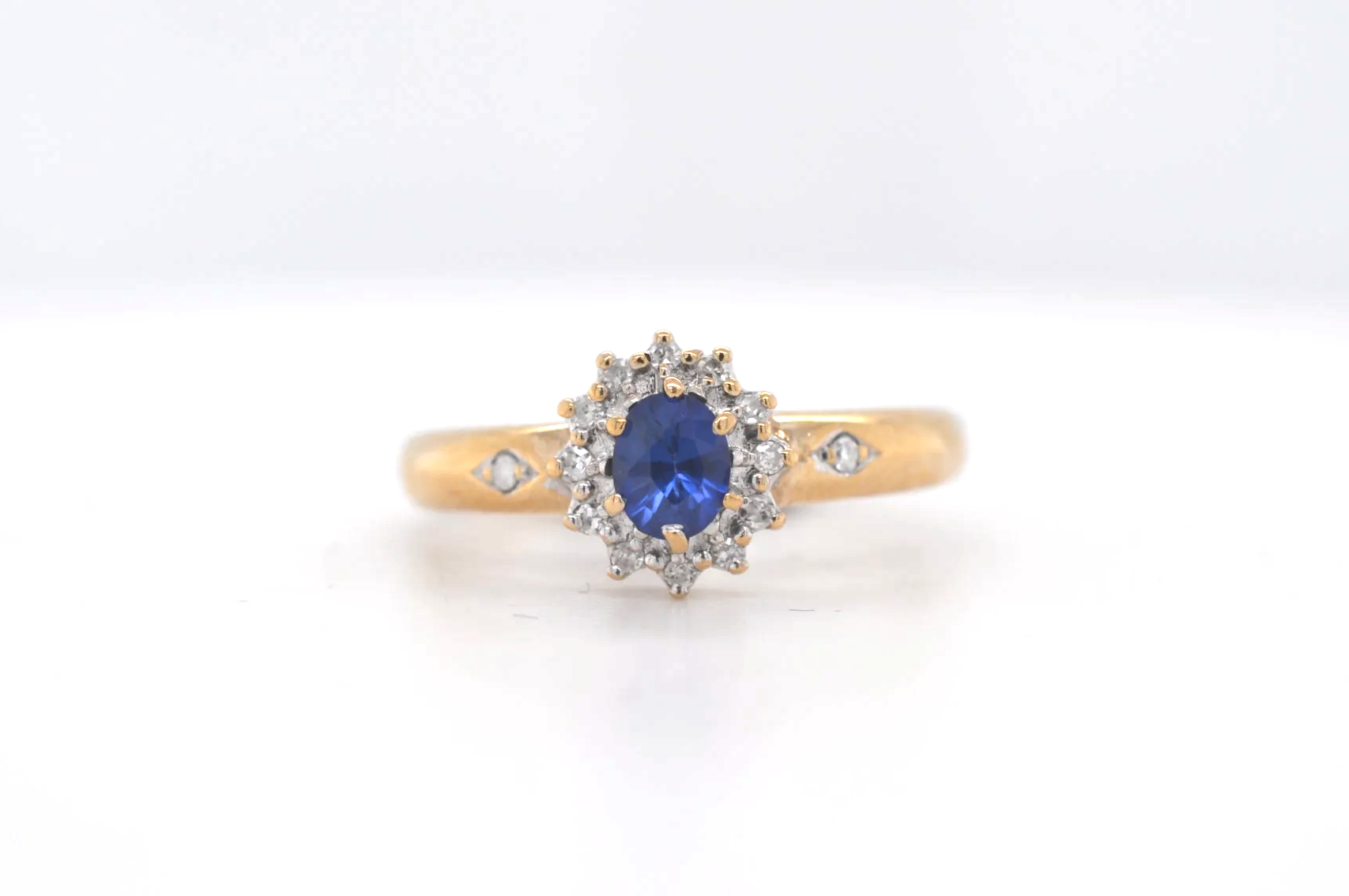 18ct Sapphire & Diamond Ring Price Band B (£250 - £500) EQ14