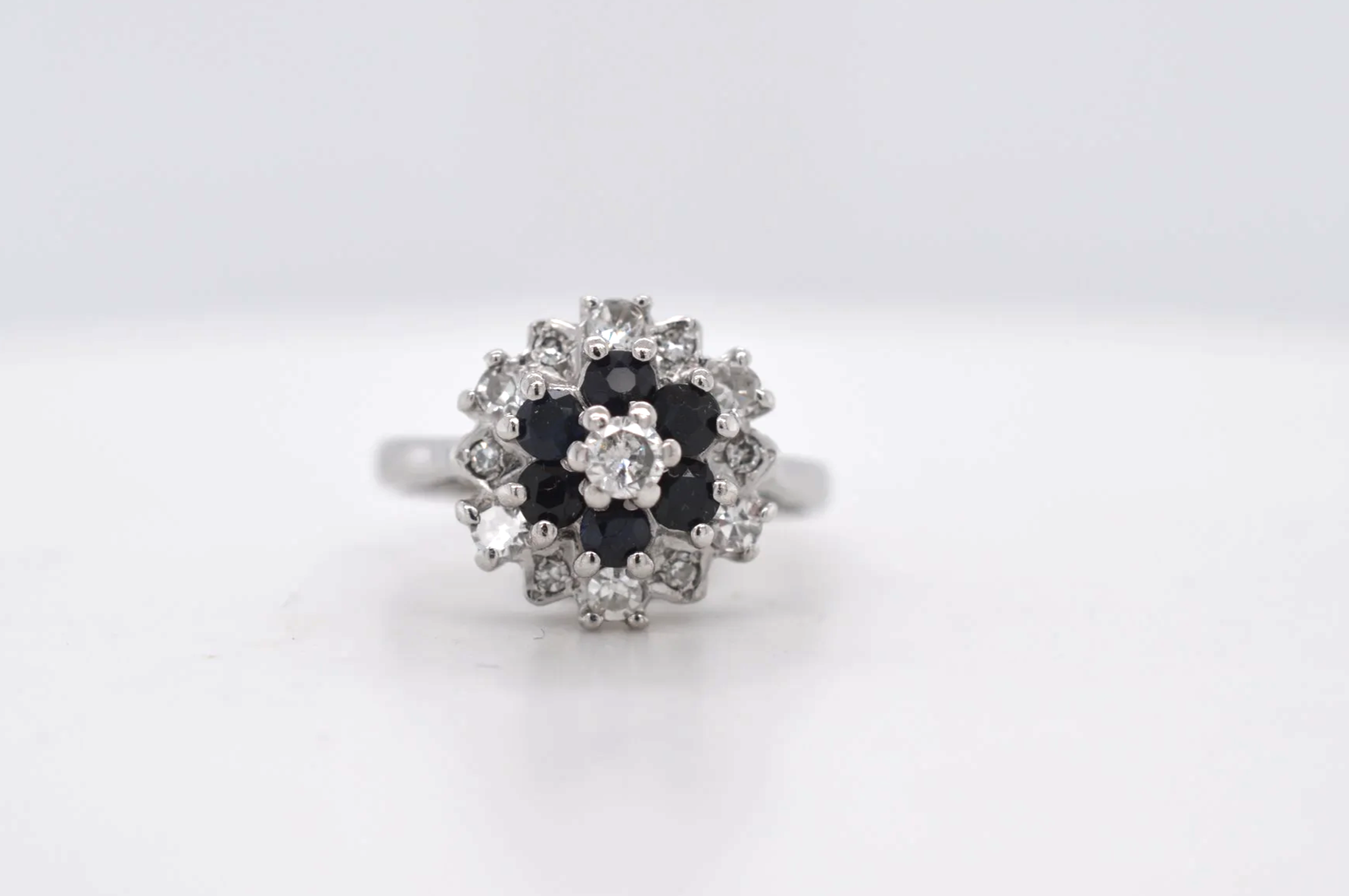 18ct Sapphire & Diamond Ring  Price Band D (£750 - £1000) ET24
