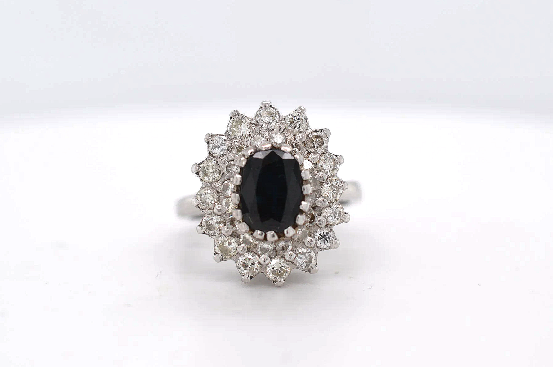 18ct Sapphire & Diamond Ring  Price Band D (£750 - £1000) DT03