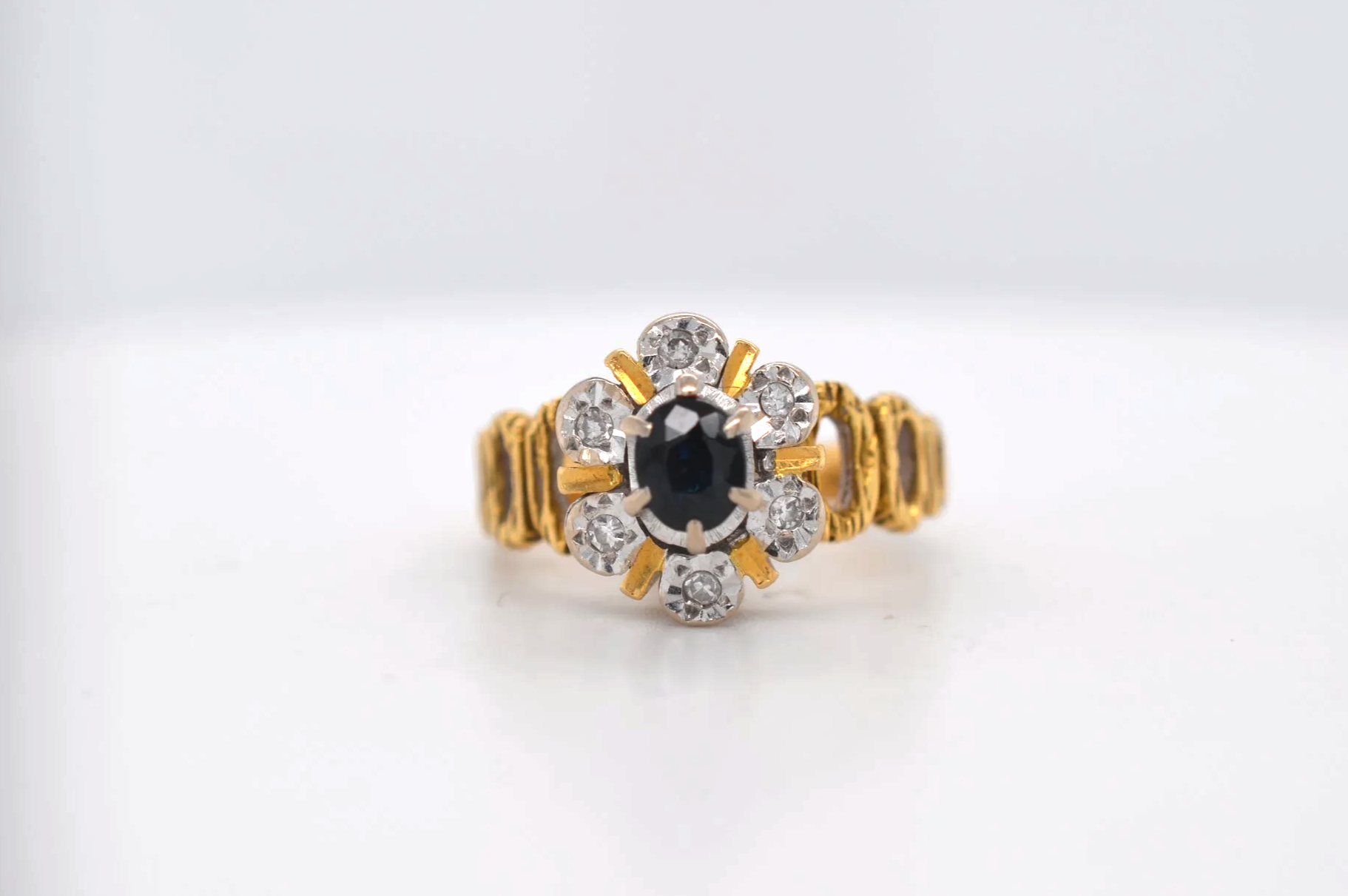 18ct Sapphire & Diamond Price Band B (£250 - £500) 4J21