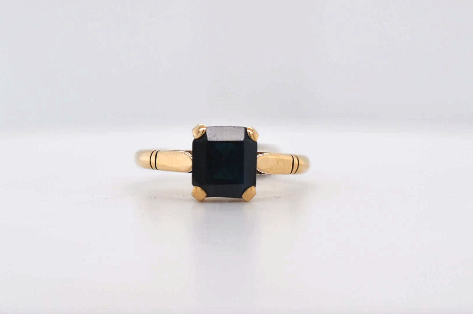 9ct Sapphire Solitaire Price Band B (£250 - £500) EQ17