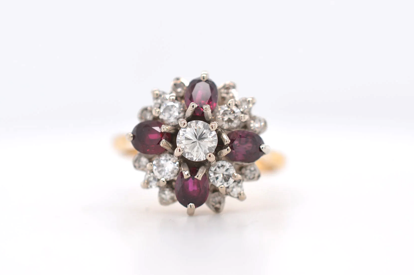 18ct Ruby & Diamond Cluster Price Band E (£1,000 - £1,250) 