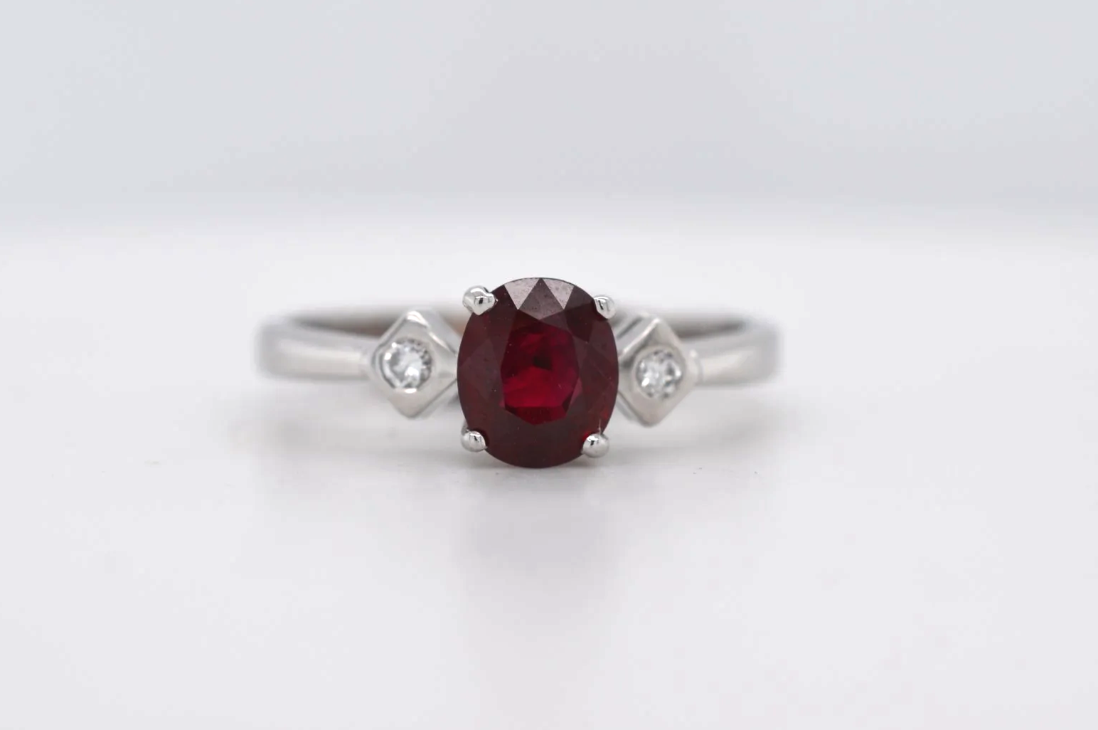 18ct Ruby & Diamond Price Band I (£2,000 - £2,250) ED28