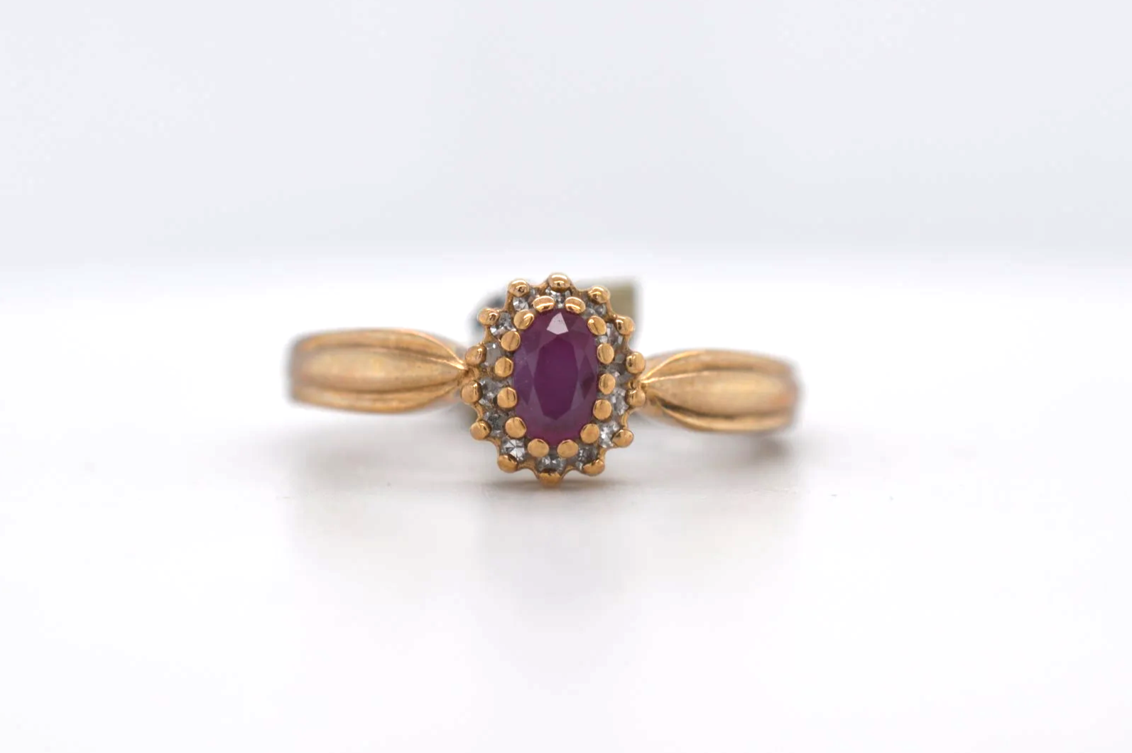 9ct Ruby & Diamond Price Band A (£0 - £250) DB04