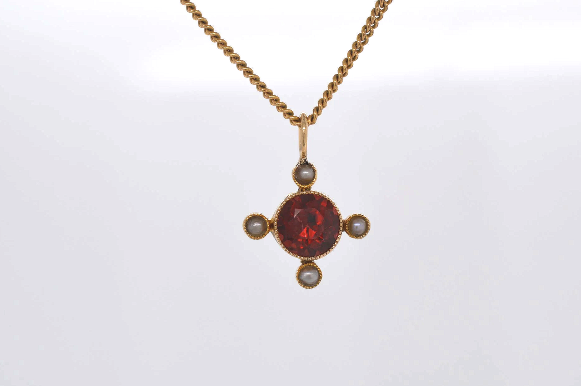 9ct Garnet & Seed Pearl Pendant Price Band A (£0 - £250) EQ08
