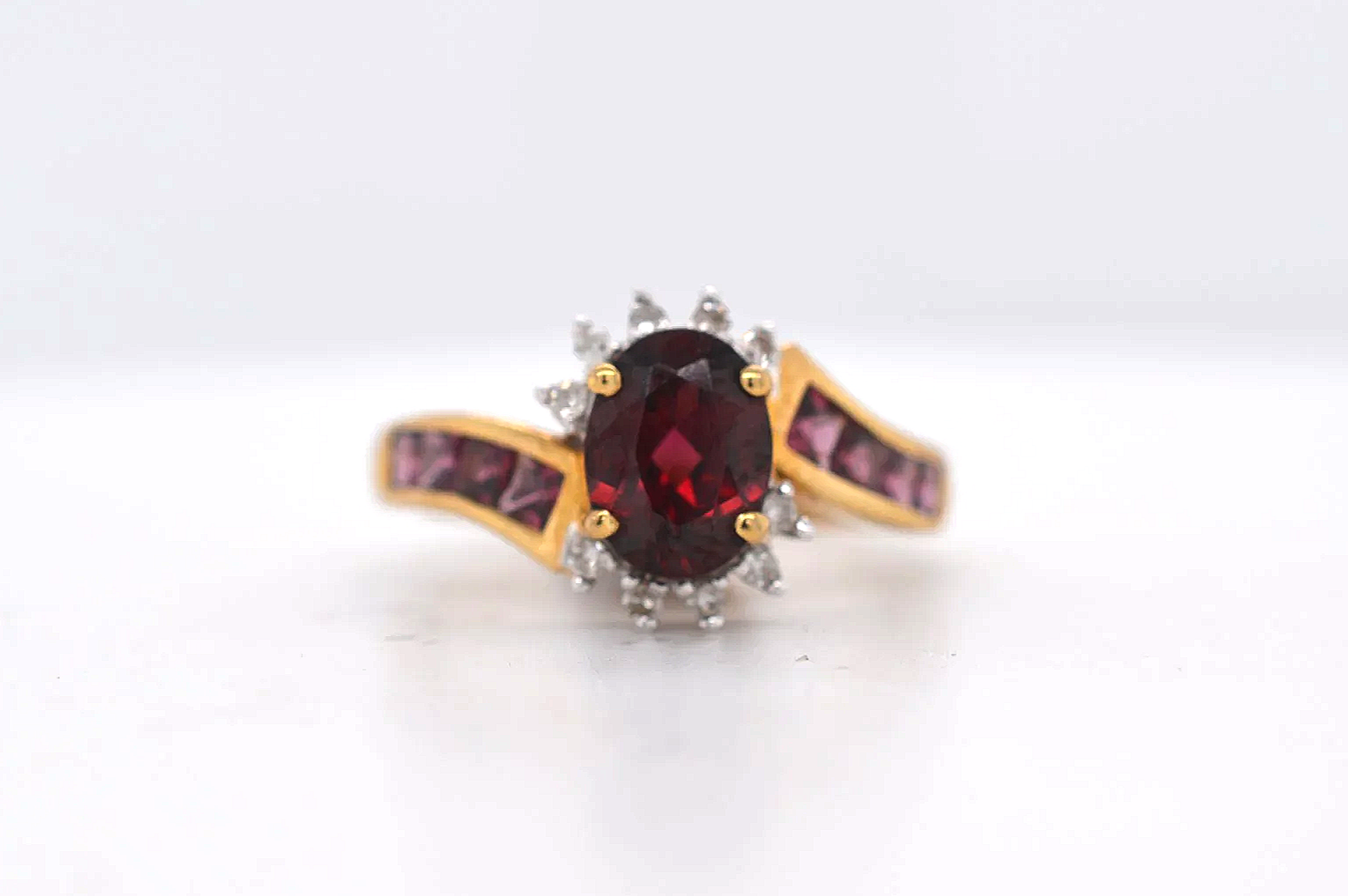9ct Garnet & Diamond  Price Band A (£0 - £250) EH28
