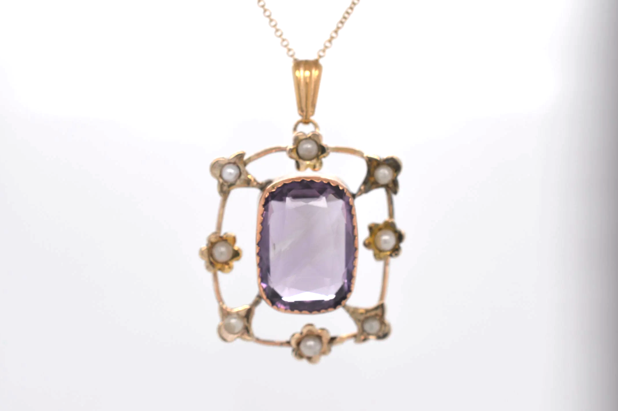 9ct Amethyst & Seed Pearl (Price Band B £250 - £500) EH21