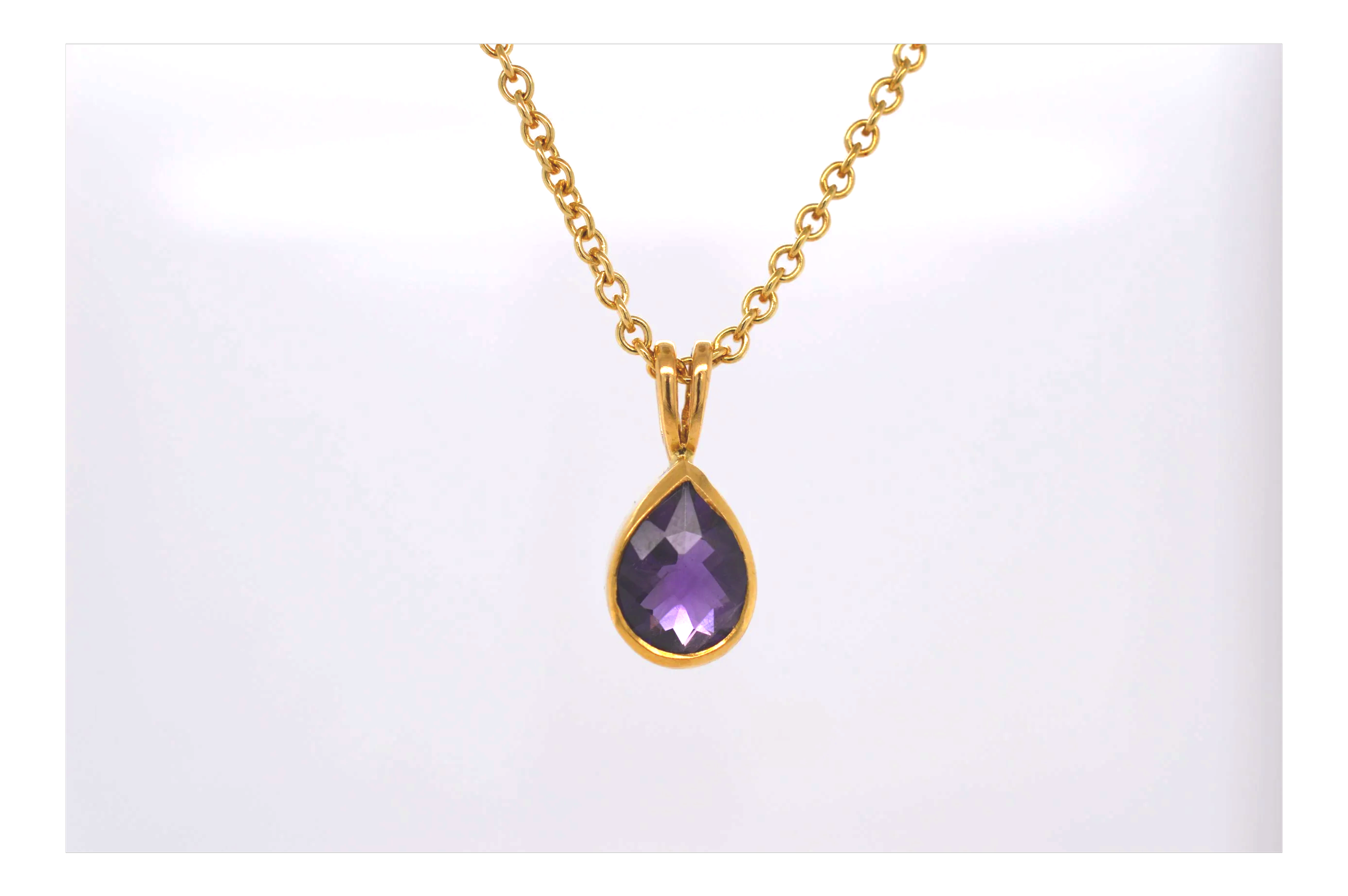 18ct Amethyst Pendant (Price Band B £250 - £500) ED03