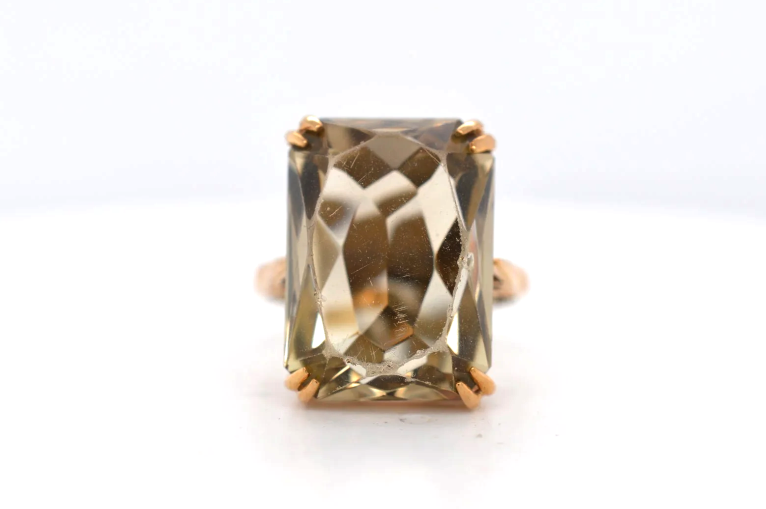 9ct Citrine Ring (Price Band B £250 - £500) EC04