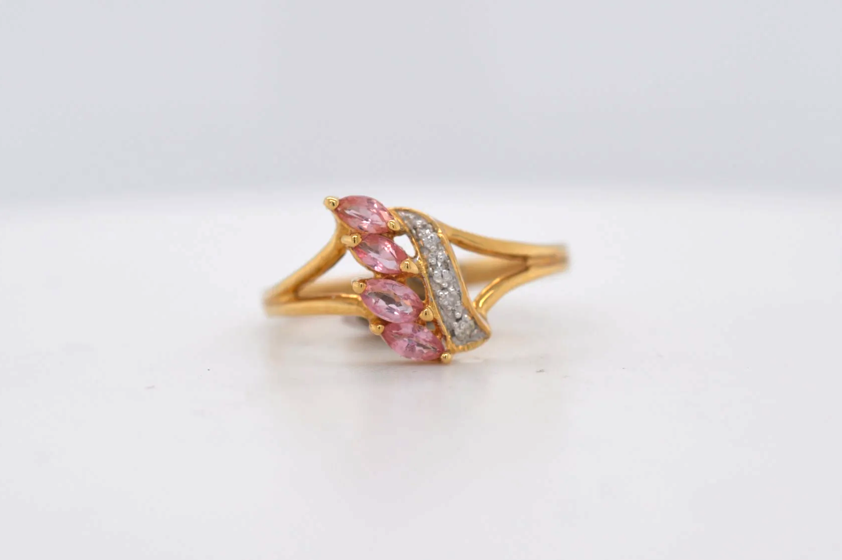 18ct Pink Topaz & Diamond (Price Band B £250 - £500) DQ28