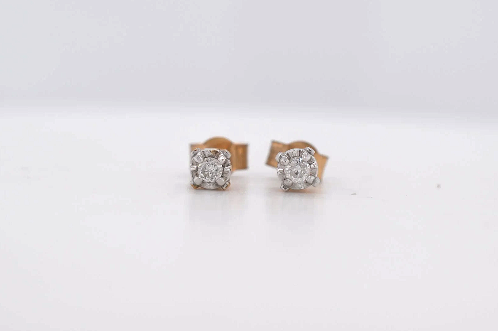 9ct Diamond Illusion Studs Price Band A (£0 - £250) EJ16