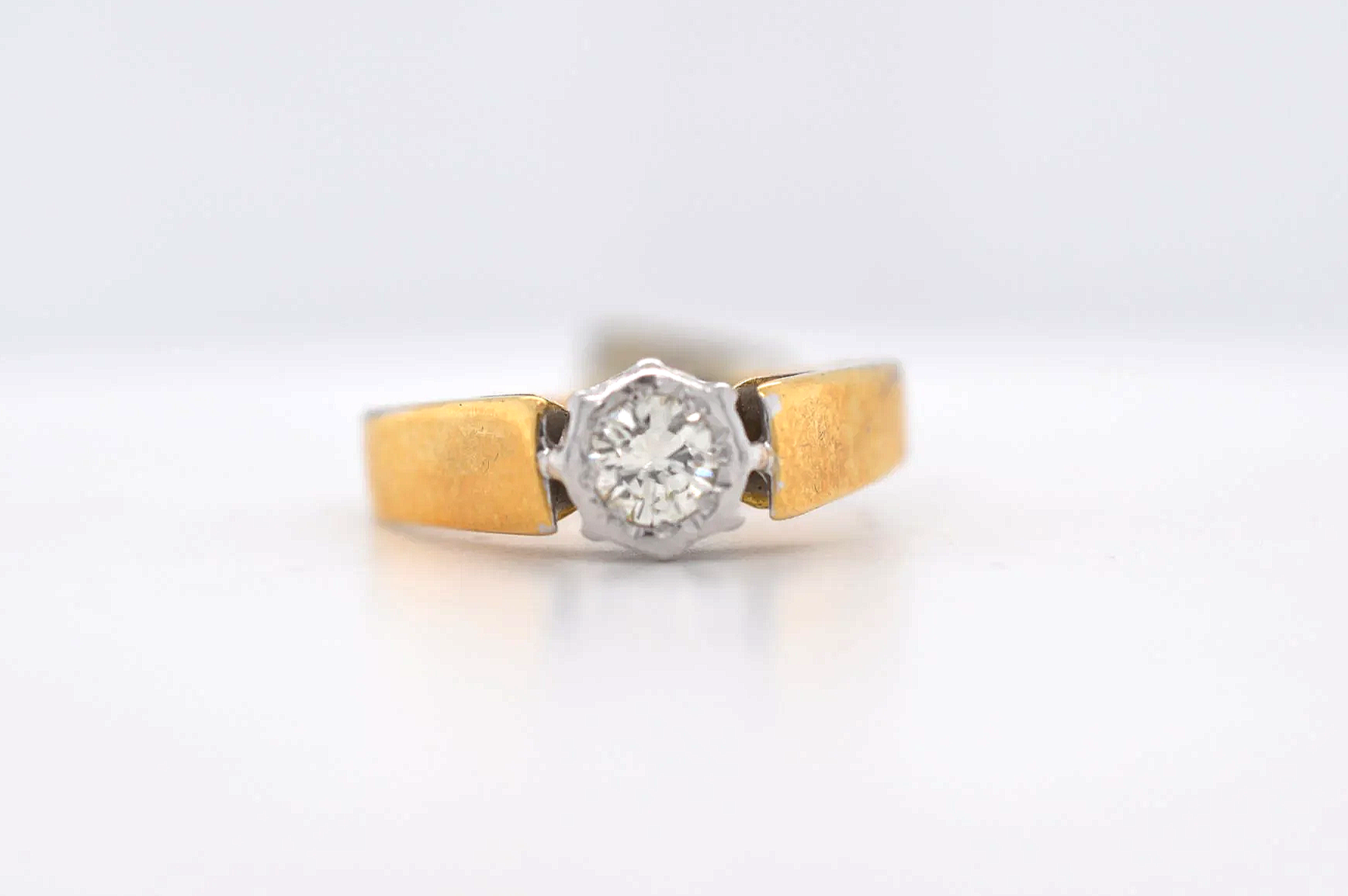 18ct Diamond  Price Band B (£250 - £500) DO16