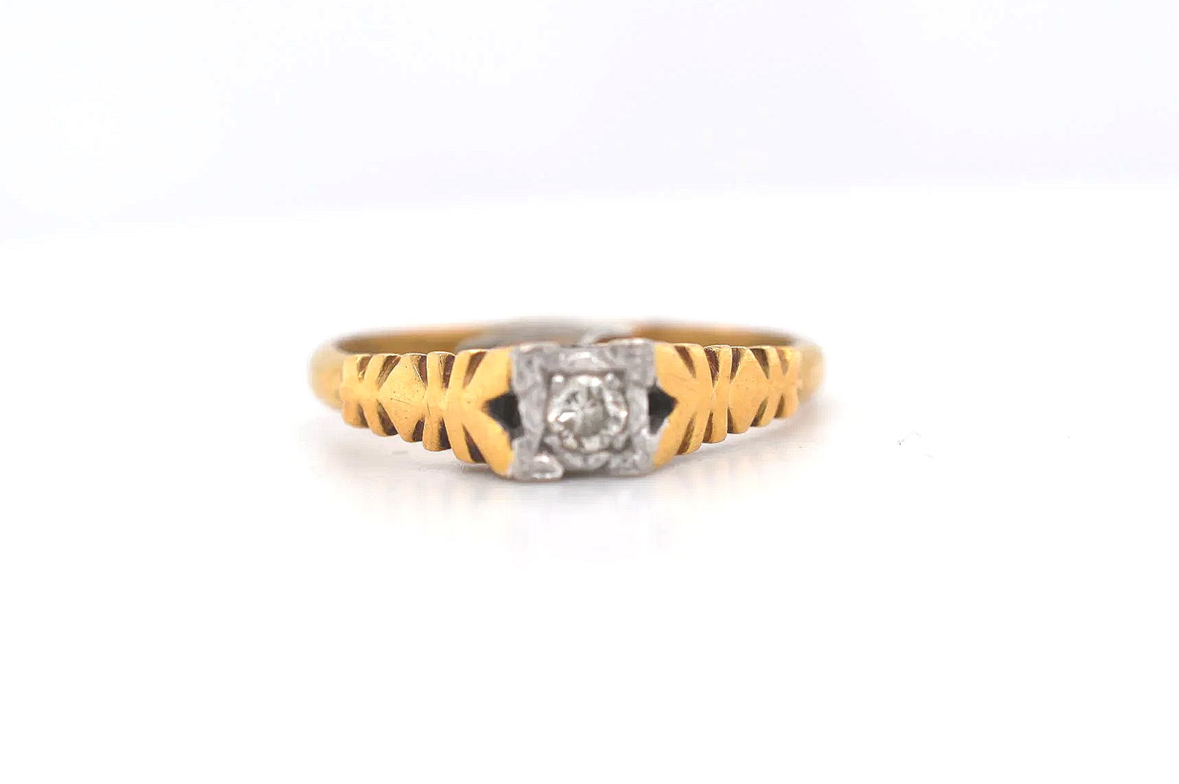 18ct Diamond  Price Band B (£250 - £500) 4J23