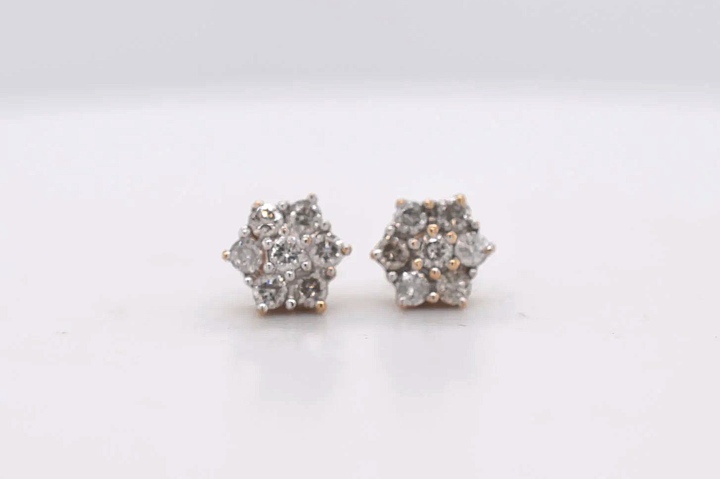 9ct Diamond Cluster Stids Price Band B (£250 - £500) ET23
