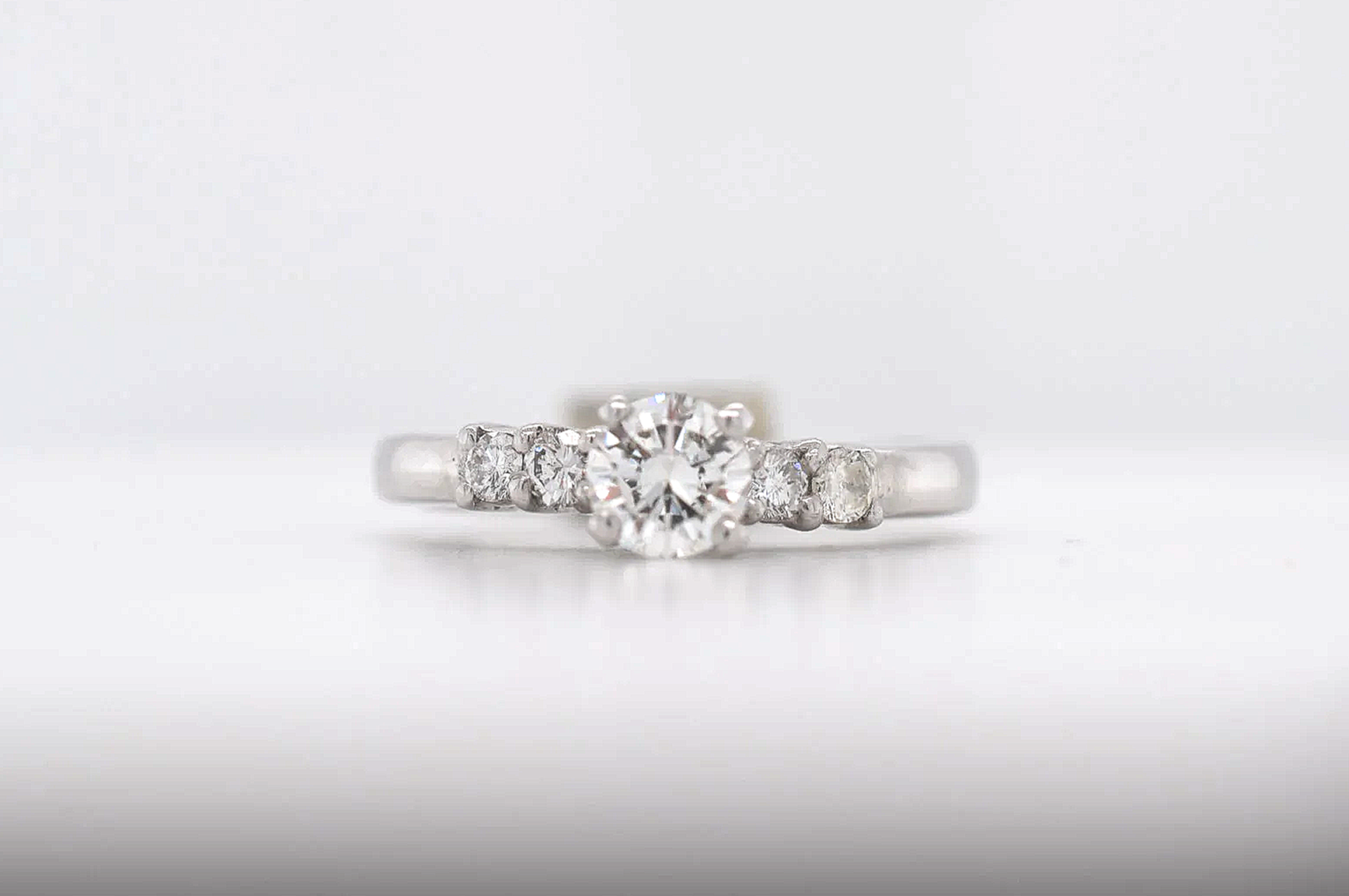 18ct Diamond 0.50ct Centre Ring  Price Band F (£1,250 - £1,500) BX07