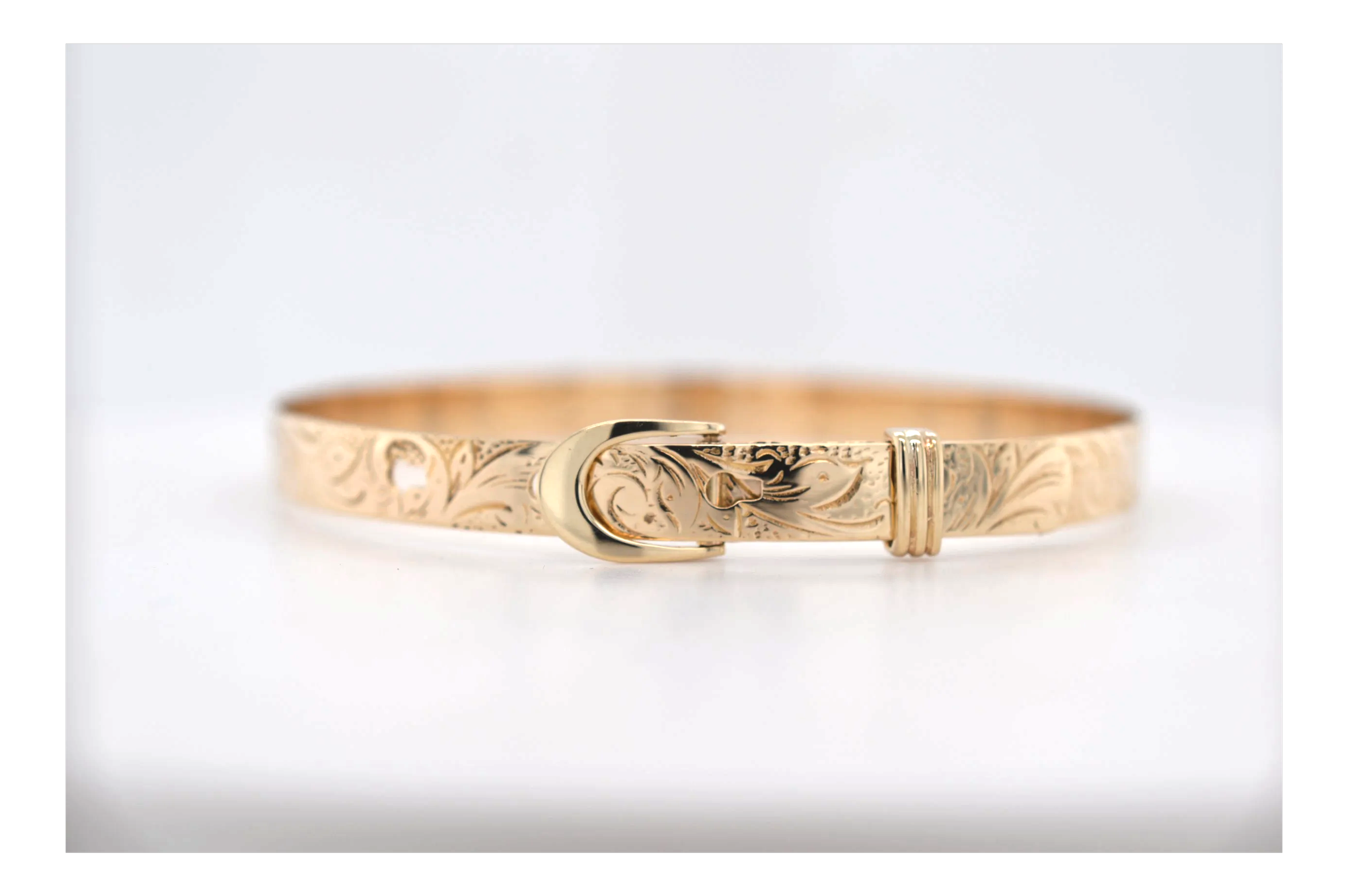 9ct Buckle Bangle Price Band C (£500 - £750) EX07