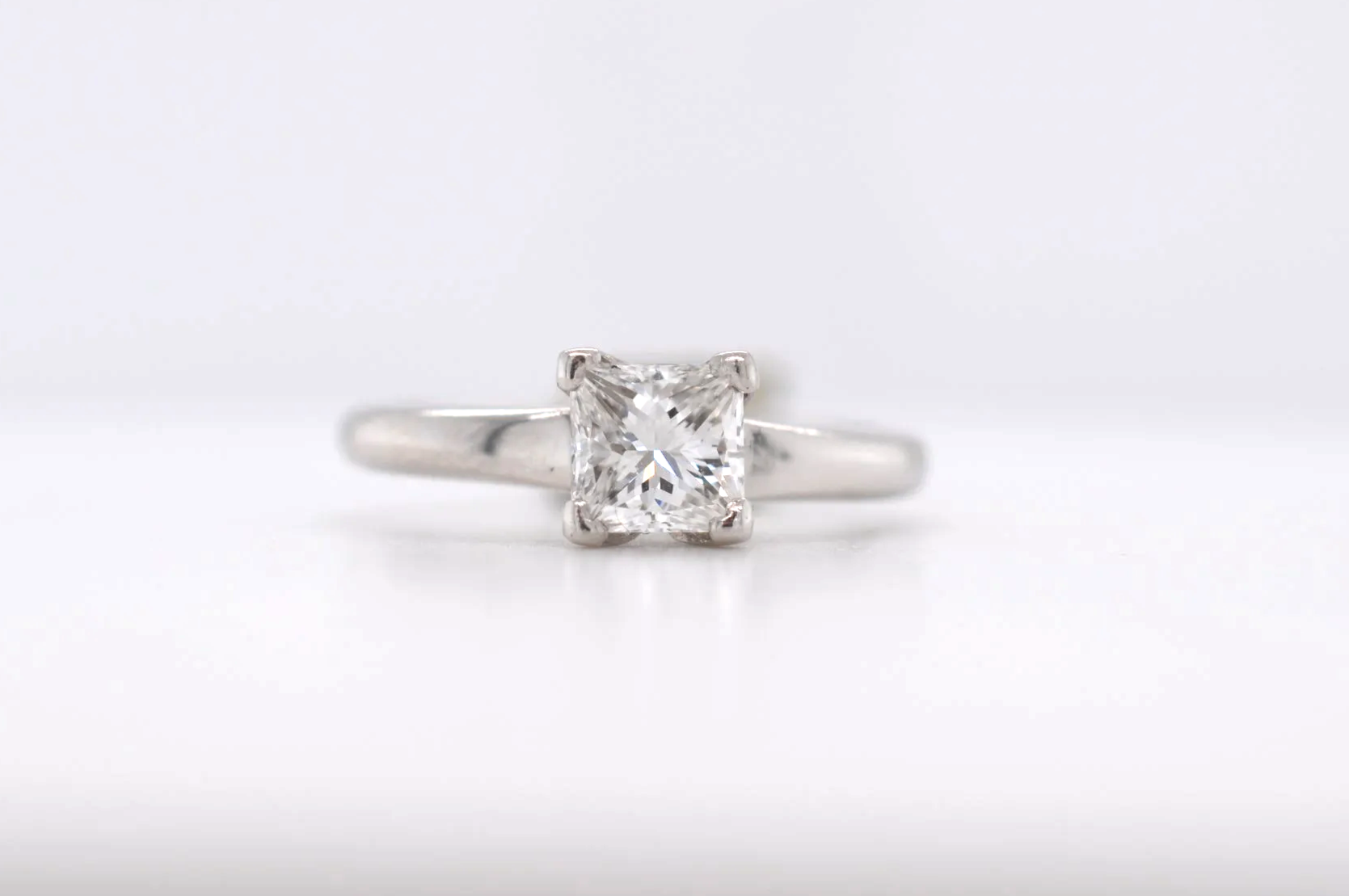 Platinum Diamond 0.90ct Solitaire Price Band J (£2,500 - £3,000)  CY09