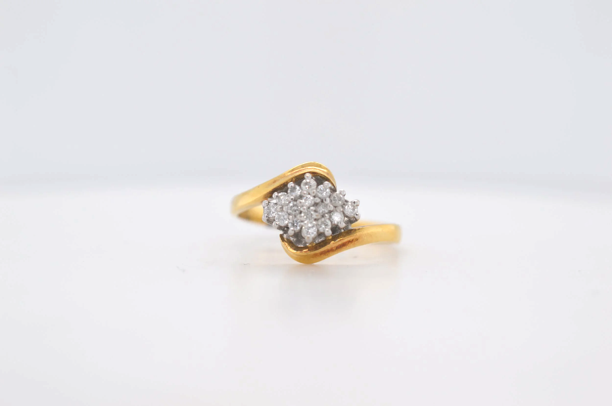 18ct Diamond Price Band C (£500 - £750) BG26