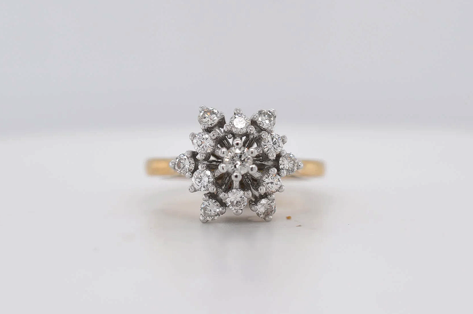 18ct Diamond Cluster   Price Band D (£750 - £1,000) EW28