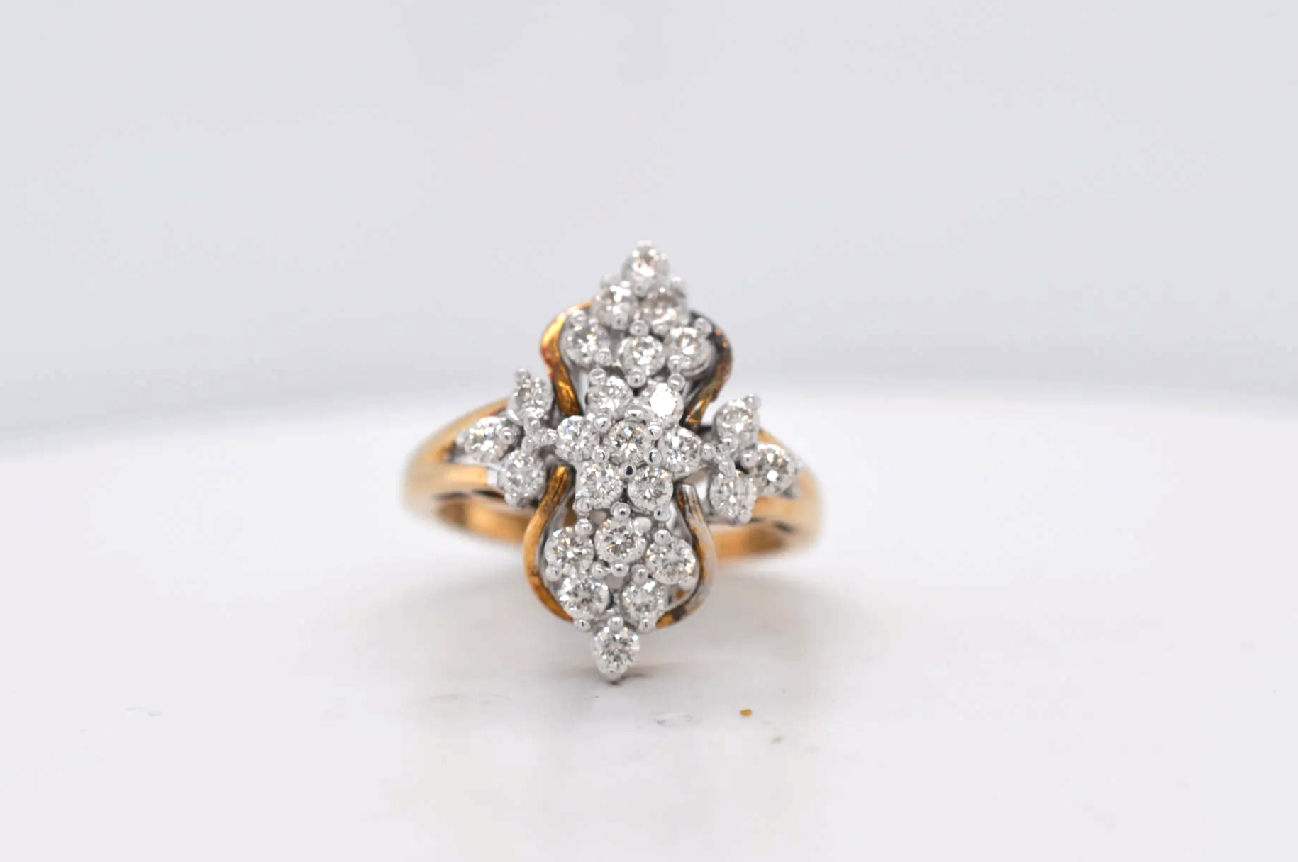 18ct Diamond Cluster   Price Band D (£750 - £1,000) ED01