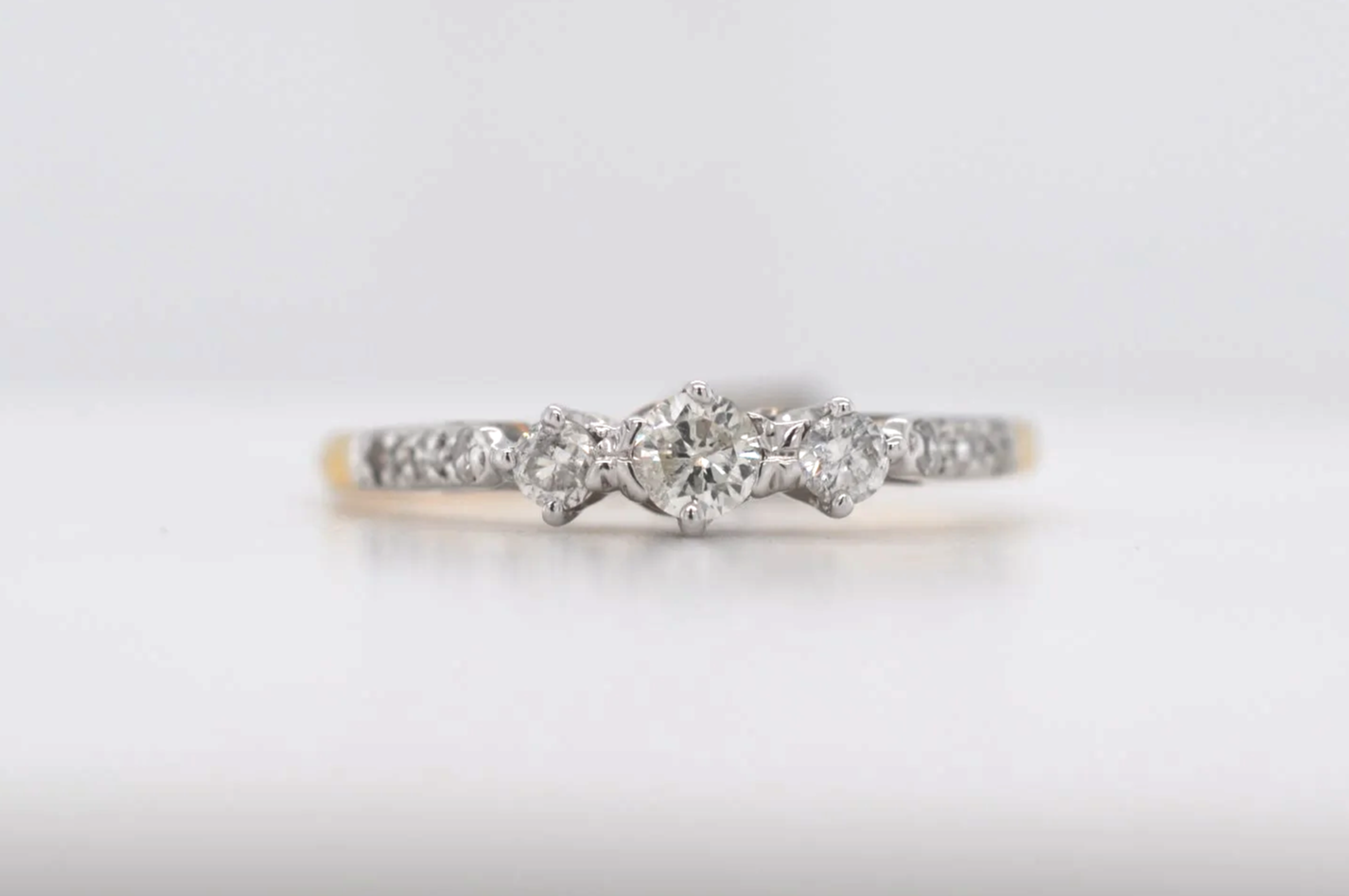 18ct 0.33ct Trilogy Price Band C (£500 - £750) EL02