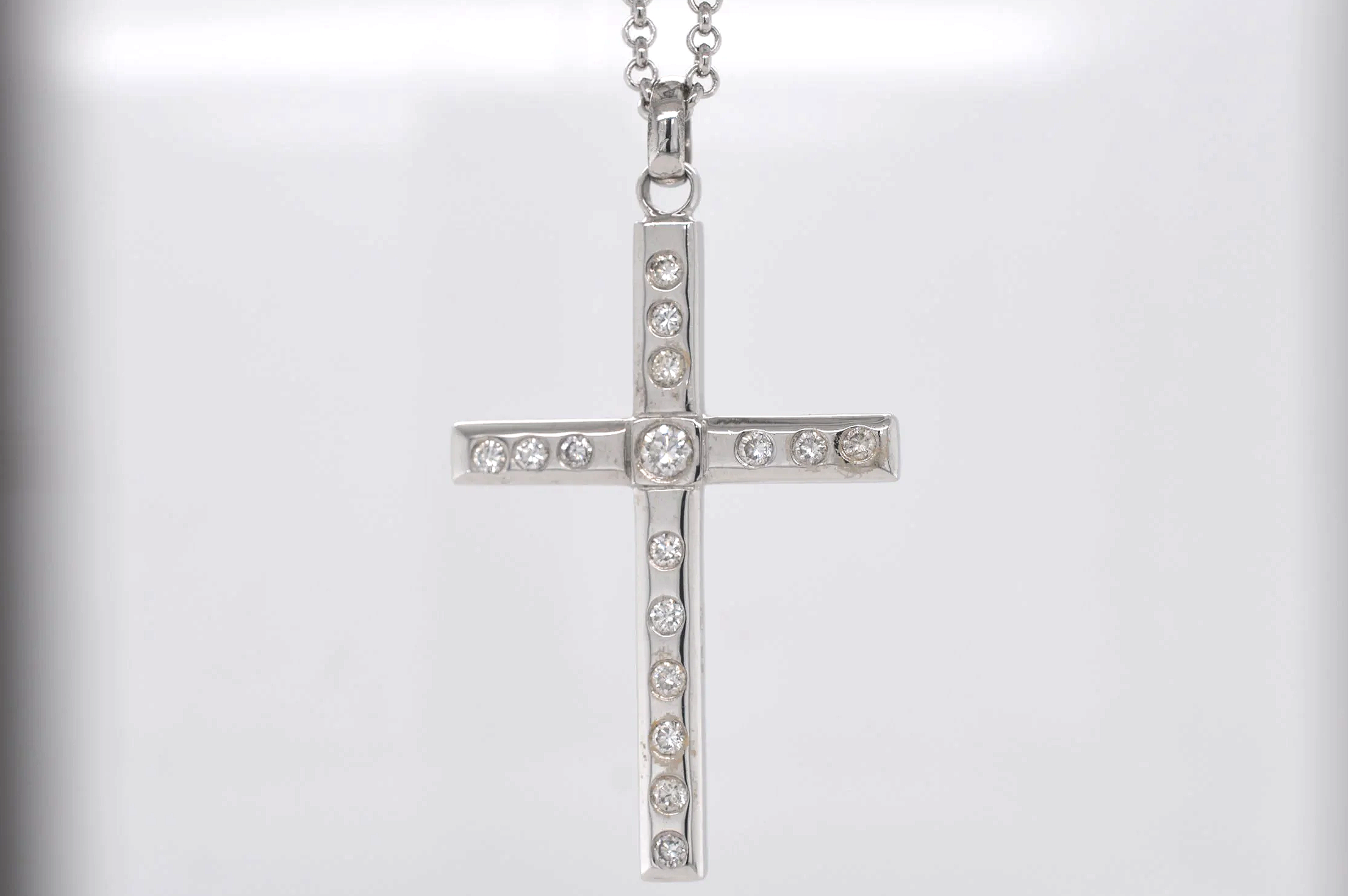 18ct Diamond Cross Price Band H (£1,750 - £2,000 EG15