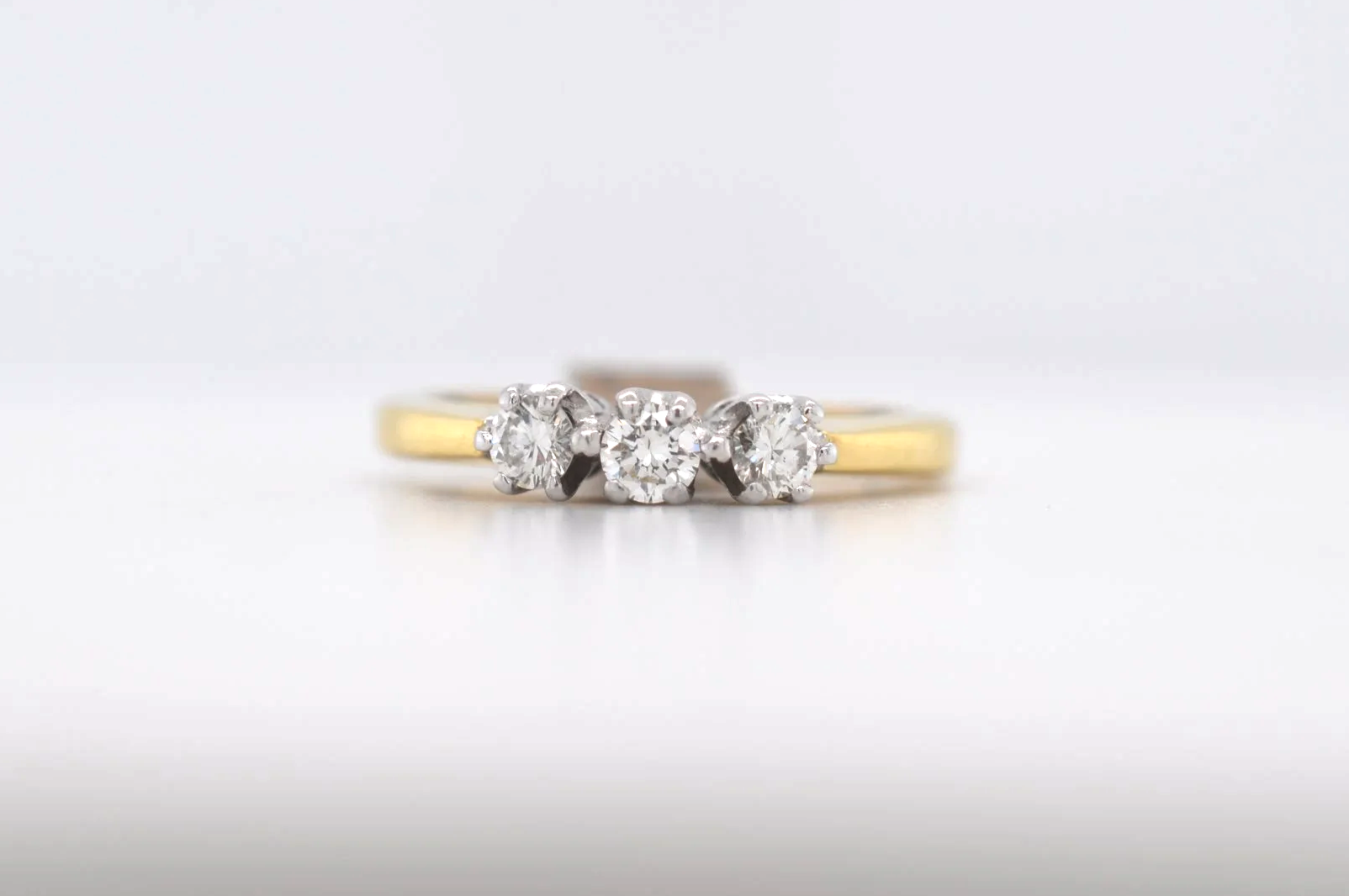 18ct Diamond trilogy Price Band B (£250 - £500) CK25