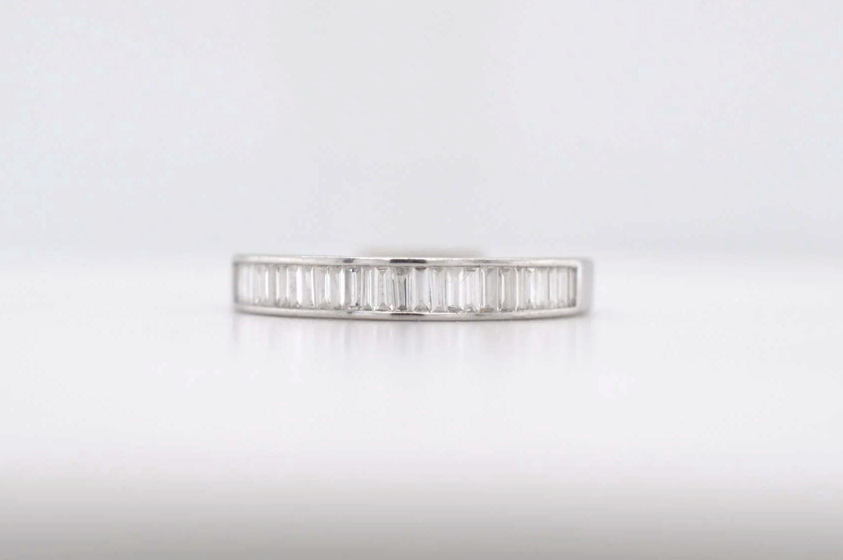 18ct Baguette Diamonds  Price Band E (£1000 - £1,250) EL05