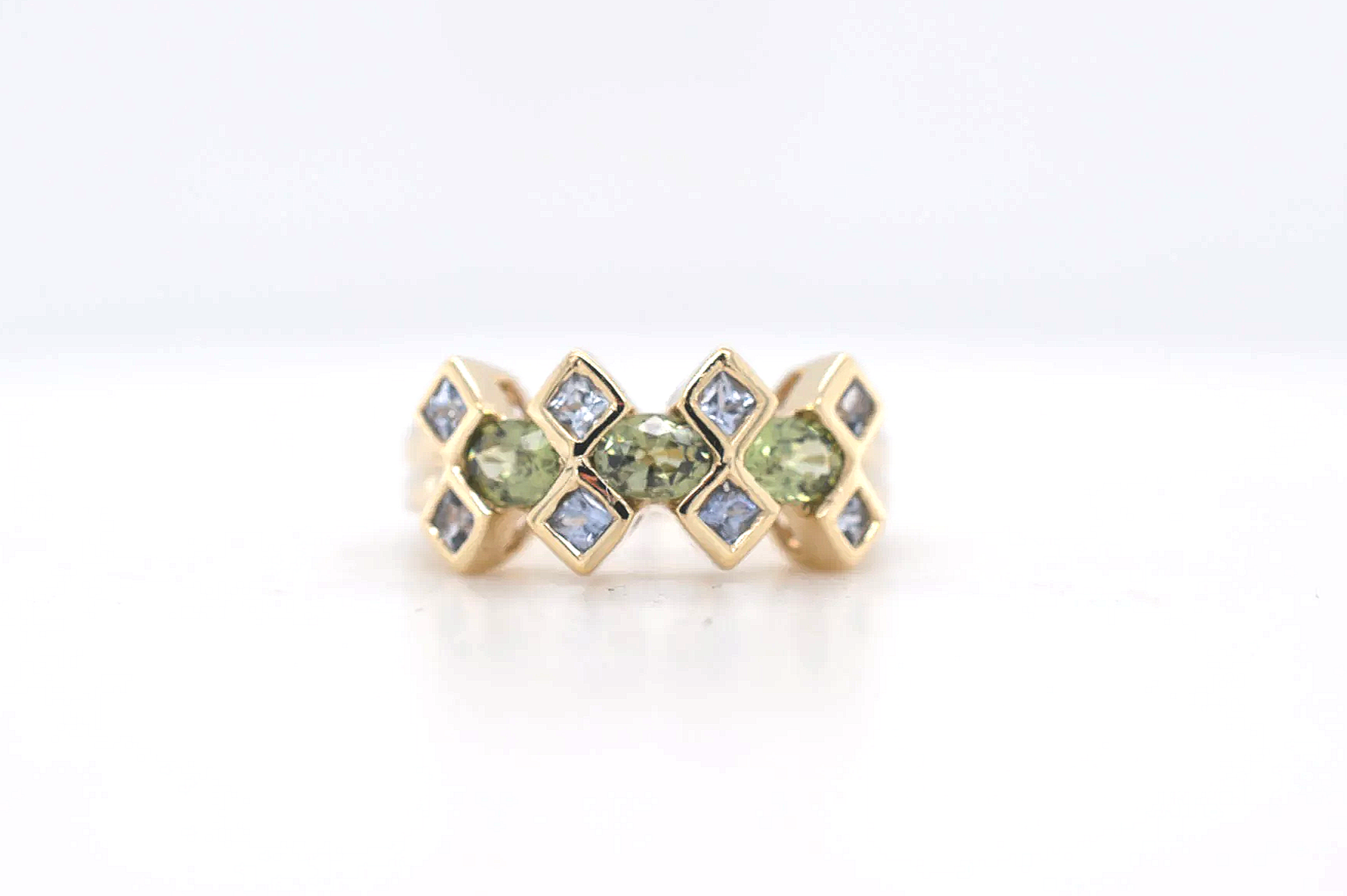 9ct Peridot & Blue Topaz Ring (Price Band B £250 - £500) EX22