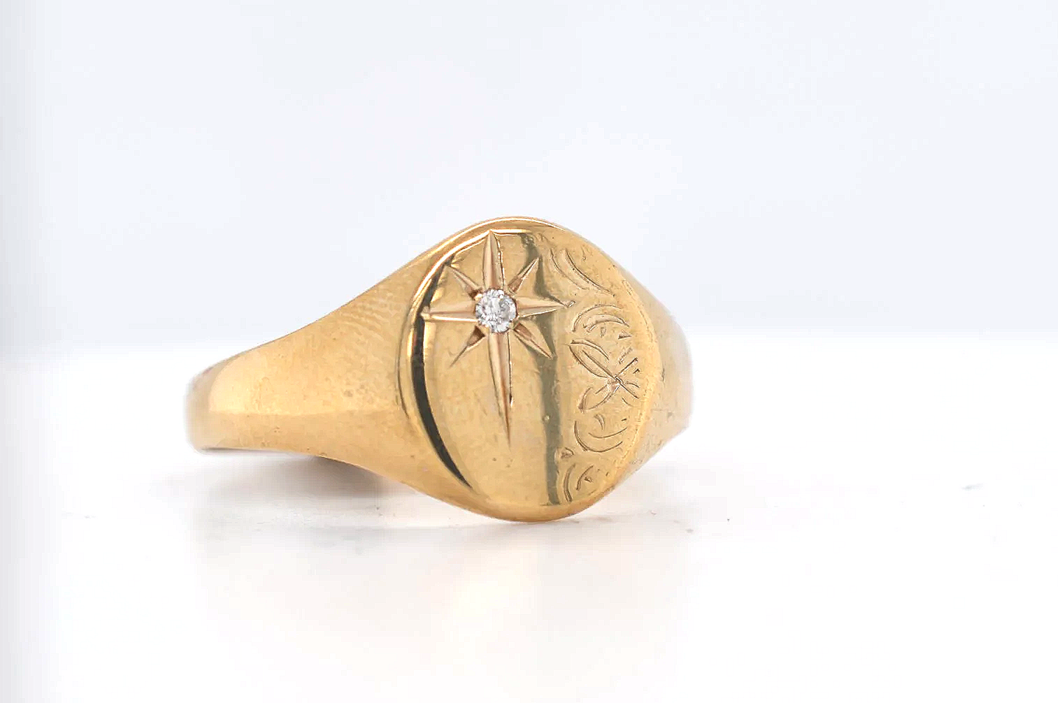 9ct Diamond Signet  Price Band C (£500 - £750) ET05