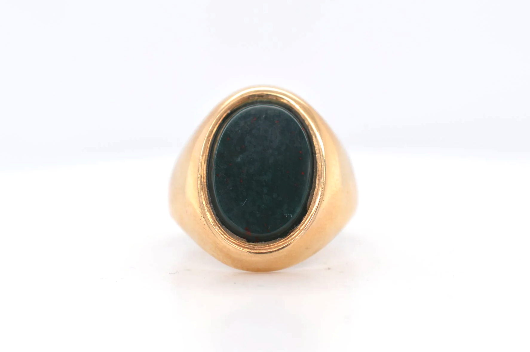 9ct Bloodstone Signet  Price Band C (£500 - £750) EI13
