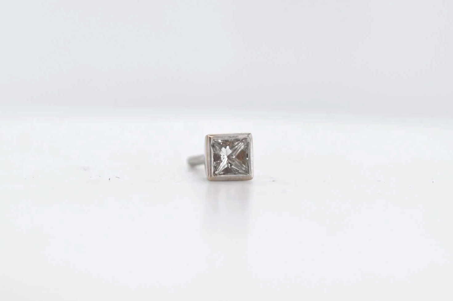 9ct Diamond Stud Price Band A (£0 - £250) 