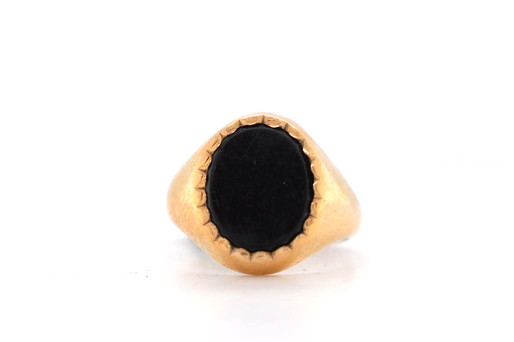 9ct Onyx Signet  Price Band C (£500 - £750) EH23