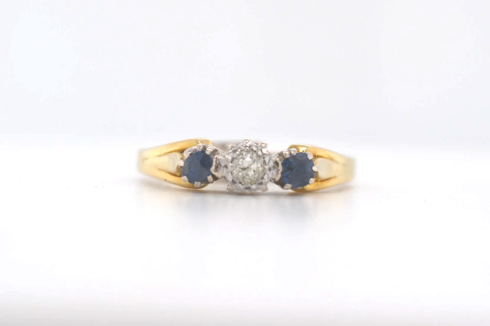 18ct Sapphire & Diamond Trilogy  Price Band D (£750 - £1000) EY28