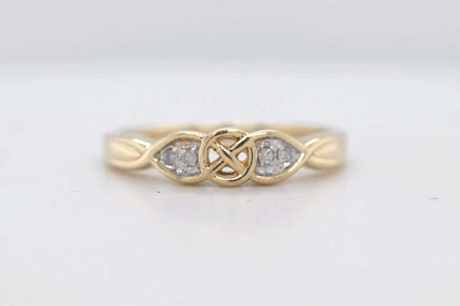 9ct Celtic Diamond Ring Price Band B (£250 - £500) EZ16