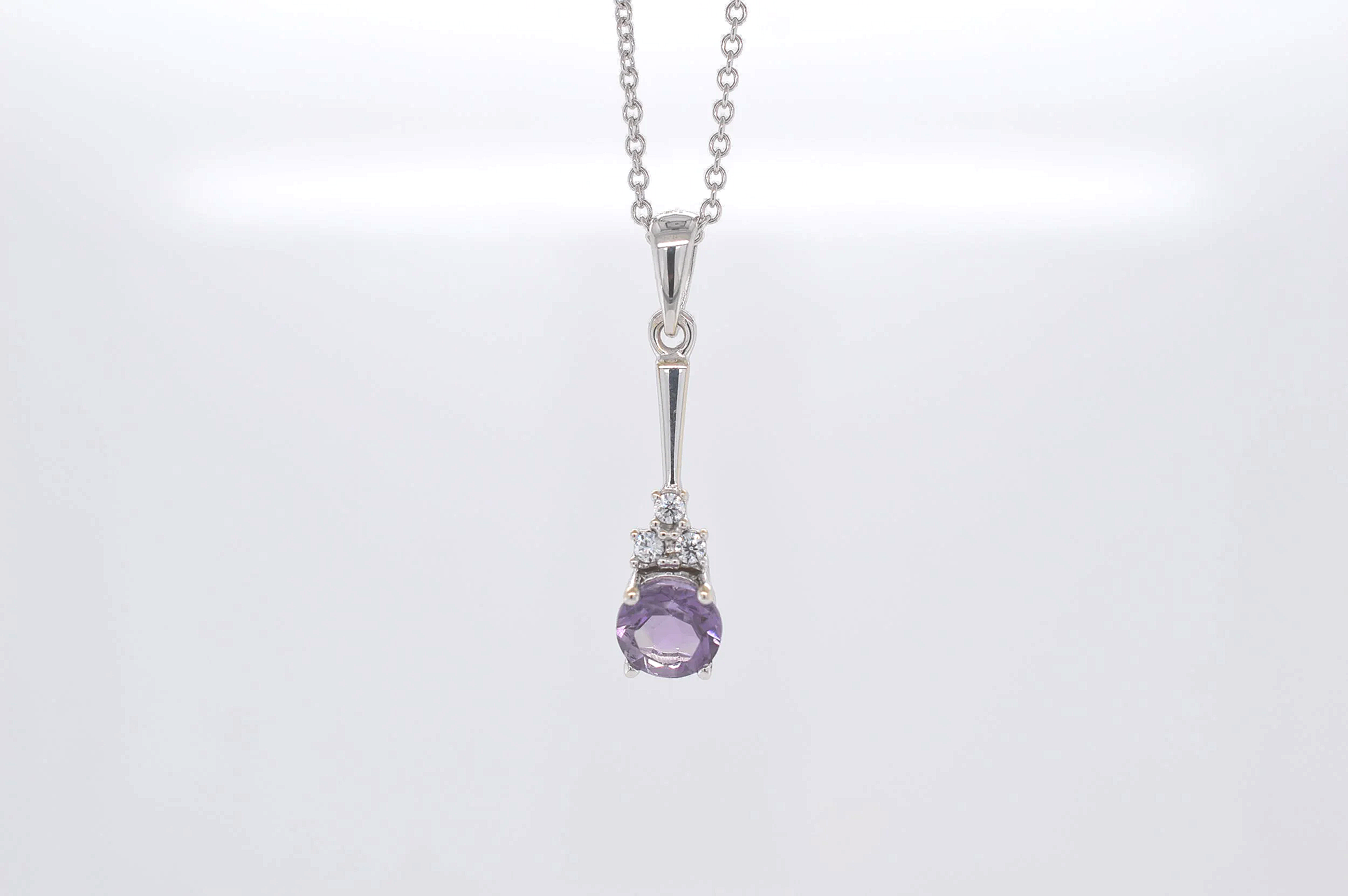 18ct Amethyst & Diamond Price Band B (£250 - £500) EZ15
